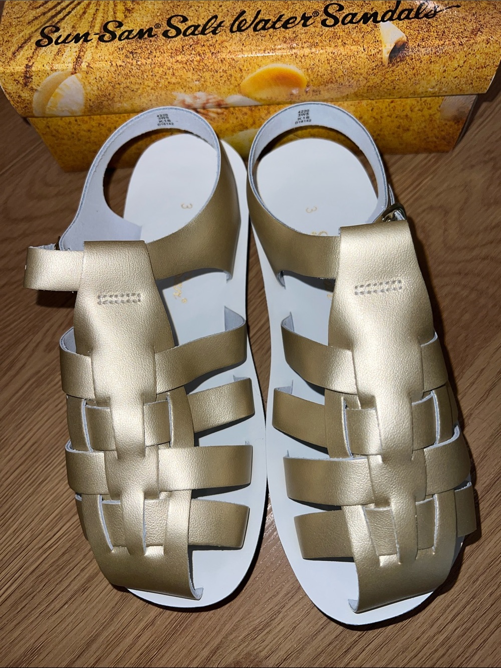 AUTH NIB Salt Water Sandal by Hoy Shoes Sun-San - Sailors GOLD 3W5